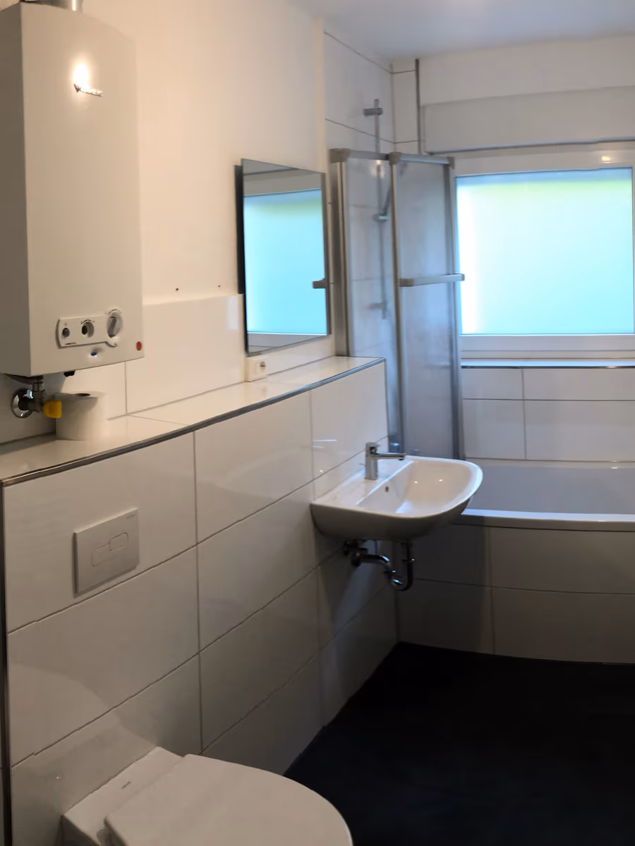Bad mit Wanne — saniert von WBD