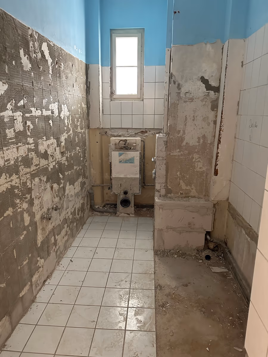 Badezimmer — vorher, unsaniert