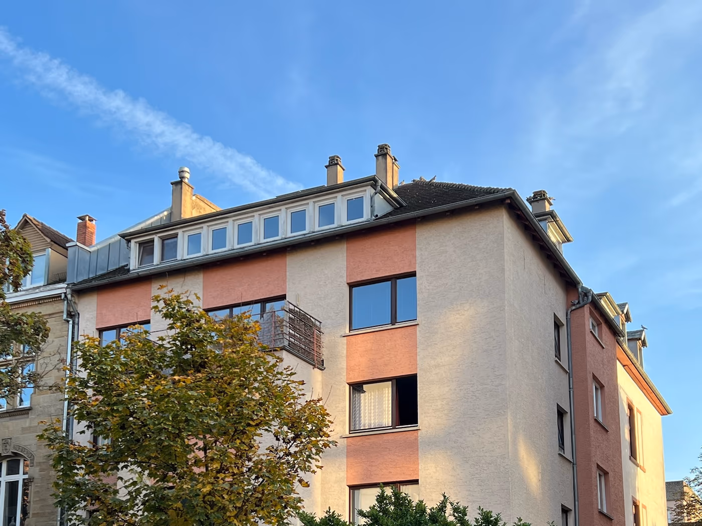 Fassade & Dachausbau — vorher, unsaniert